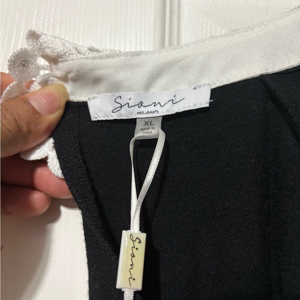 Sioni Milano Black Top with White Trim - Picture 2 of 4